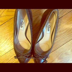 Clark’s Narrative Leather Pumps